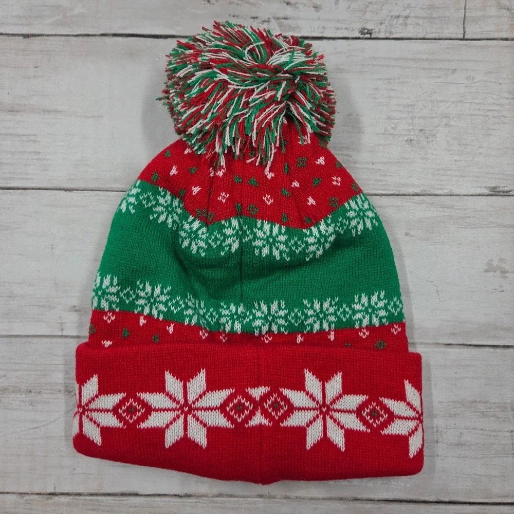 Buc-ee's Beanie Youth OSFM Red Green Christmas Fair Isle Pom Pom BUC79BN-RYTH